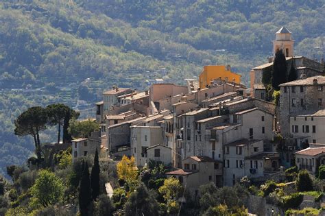 plus beau village alpes maritimes.